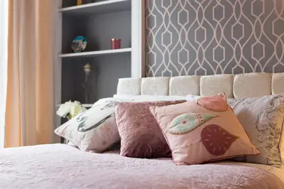 a bed with a bunch of pillows on it at Stunning 2-Bed Apartment in Central Edinburgh in Edinburgh