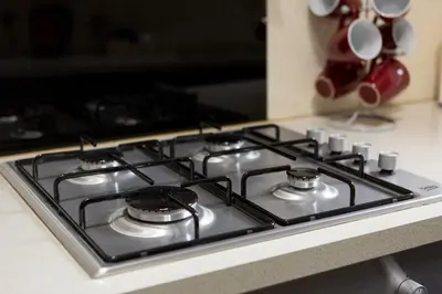 a stove top oven sitting on a kitchen counter at Stunning 2-Bed Apartment in Central Edinburgh in Edinburgh