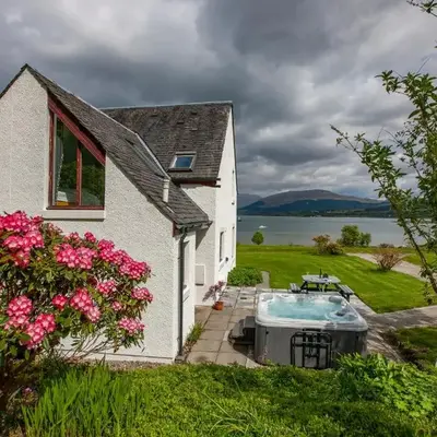 Seabank Lochside Farmhouse