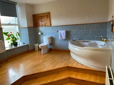 a bathroom with a tub and a toilet at Ardmor Guest House in Oban