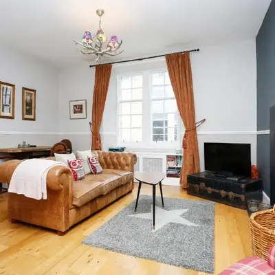 Walkable 1BR Near Castle