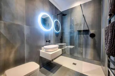 a bathroom with a toilet and a sink and a mirror at Hamilton Place - Beautiful and central city apartment with private entrance sleeps 4 in Edinburgh