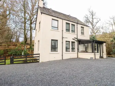 a large white house with a large driveway at Burnside House in Dalmally