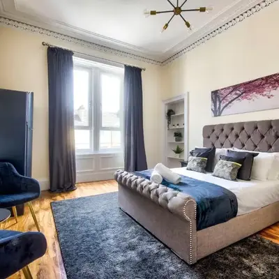 Stunning 5 bedroom apt