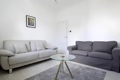 Gallery image of Beautiful Scandi-Inspired one bed in Stockbridge in Edinburgh