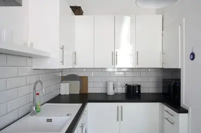 Gallery image of Beautiful Scandi-Inspired one bed in Stockbridge in Edinburgh