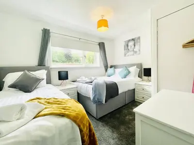 a bedroom with two beds and a window at Central Hamilton House in Hamilton