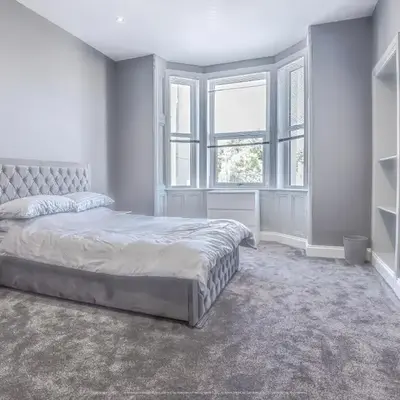 4 Bed-Sleeps 8- Free Parking-Pets-Hot Tub