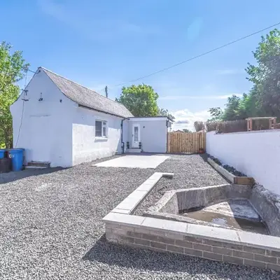 1 Bed Cottage-Sleeps 2-Parking-Pets-Hot Tub
