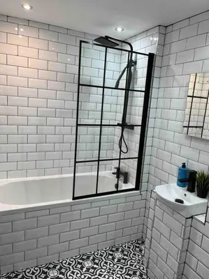 a white bathroom with a tub and a sink at Cheerful 2 Bedroom Homely Apartment, Sleeps 4 Guest Comfy, 3x Double Bed, Parking, Free WiFi, Suitable For Business, Leisure Guest,Glasgow, Glasgow West End, Near City Centre, Perfect For Common Wealth Games 2026 in Glasgow