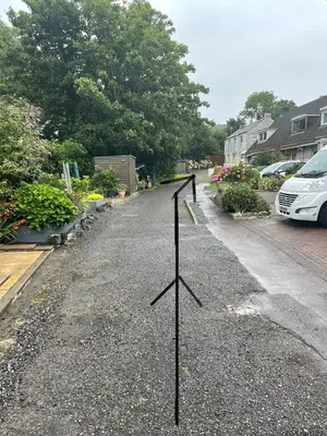 a pole in the middle of a driveway at The Mews with Private Parking in Oban