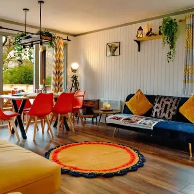 Luxurious mountain retreat lodge Hunters Quay