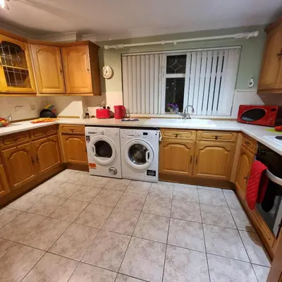 a kitchen with a washing machine in the middle at PREMIER - Whifflet Apartment in Coatbridge