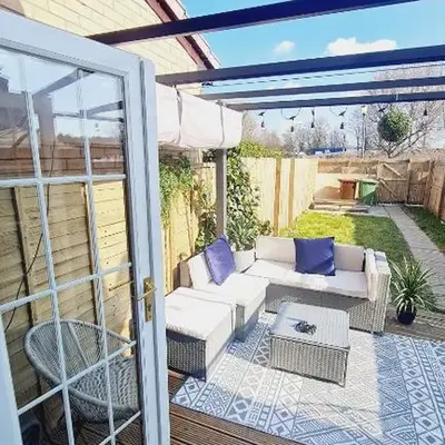 Beautiful 2bed house with garden