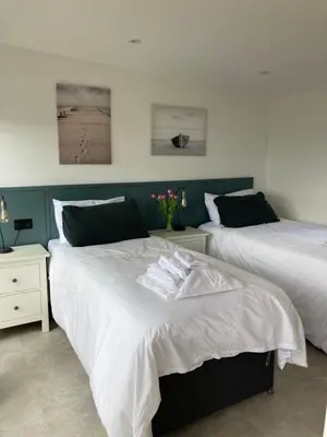 two beds in a room with twoermottermott at The Paddock- Loch Lomond and Trossachs in Gartmore