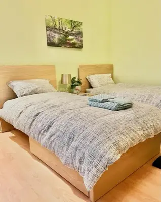a bedroom with two twin beds with at Gardiner Cottage in Prestwick