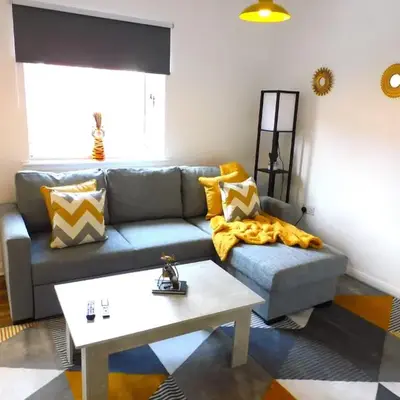Newly refurbished 1 bed Apt in Hamilton Close to station and local amenities