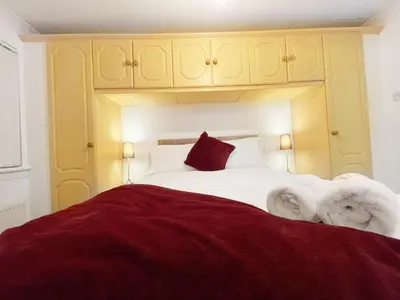 a bedroom with a bed with towels on it at Cozy Nights SVP Detached House in Nitshill