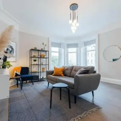 Stylish Stirling Apartment - free parking
