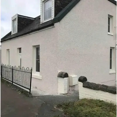 4 bed bungalow near Airport