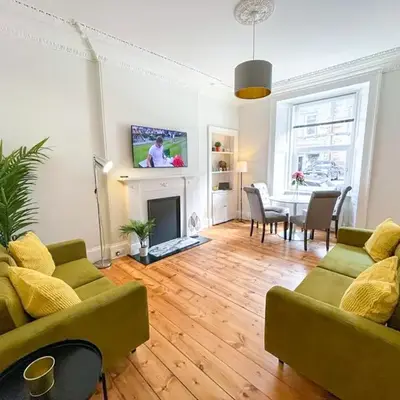Desirable 2 Bed Apt Near Edinburgh Castle