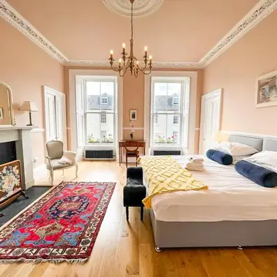 Remarkable 5BR Townhouse with Garden