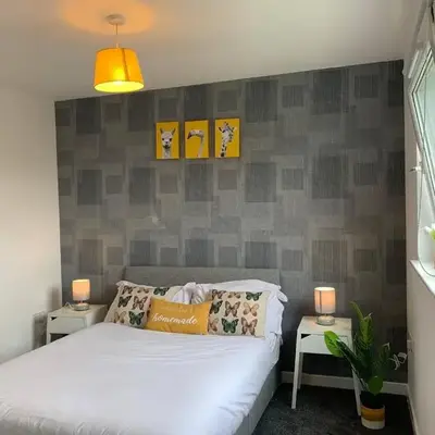 Modern 2 bedroom flat with free parking in Cambuslang