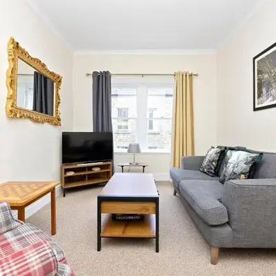 JOIVY Modern Flat on Rose Street