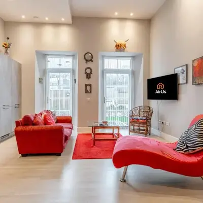 Unique Two Bed Holiday Home in Edinburgh