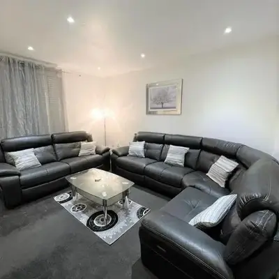 Lovely 2 Bed Apt close to Silverburn Mall