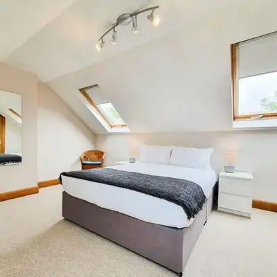 Parkgate Apartment - Near M90
