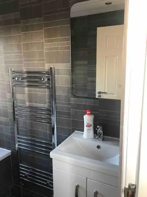 a bathroom with a sink and a shower at Cosy Home with Free Parking Near Edinburgh St Andrews M90 & Amazon in Dunfermline