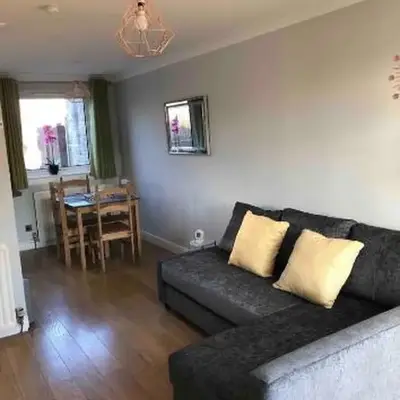 Cosy Home with Free Parking Near Edinburgh St Andrews M90 & Amazon
