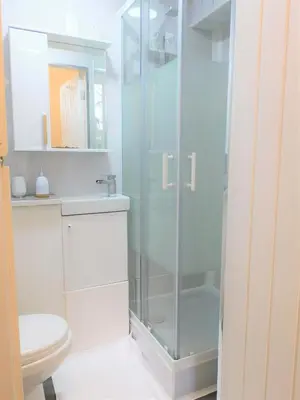 a bathroom with a glass shower and a toilet at Comfortable 4 bed Apt in Paisley Next to Station in Paisley