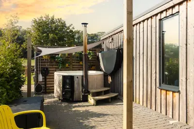 Gallery image of The Birdbox - Unique Hot Tub Cabin in Millport in Millport