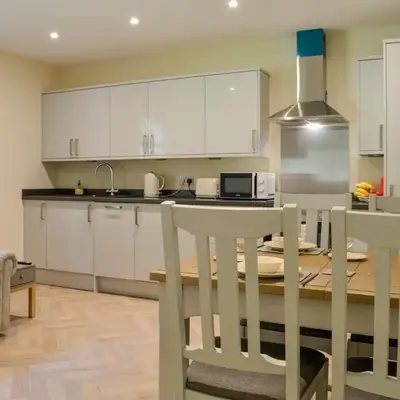 Holly - Apartment