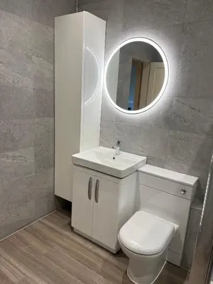 a bathroom with a toilet and a sink and a mirror at Beautiful 2 Bed 2 Bath Flat overlooking Meadows Park in Edinburgh
