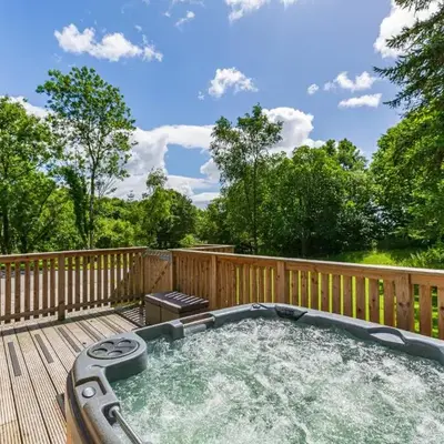 Squirrel Lodge 40 with Hot Tub