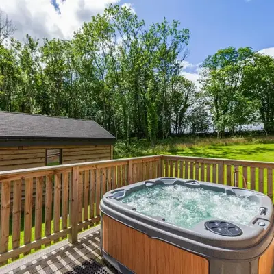 Squirrel Lodge 43 with Hot Tub