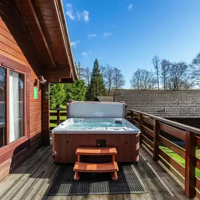 Lady Galloway 28 with Hot Tub